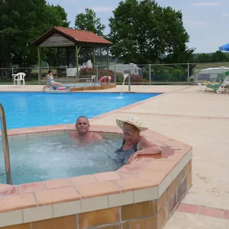 De 30m² Avec Terrasse A - Api-1-52-539 * Devillac